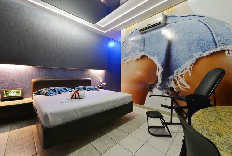 Suíte Sensual 29 - Jeans, no Ele & Ela Motel